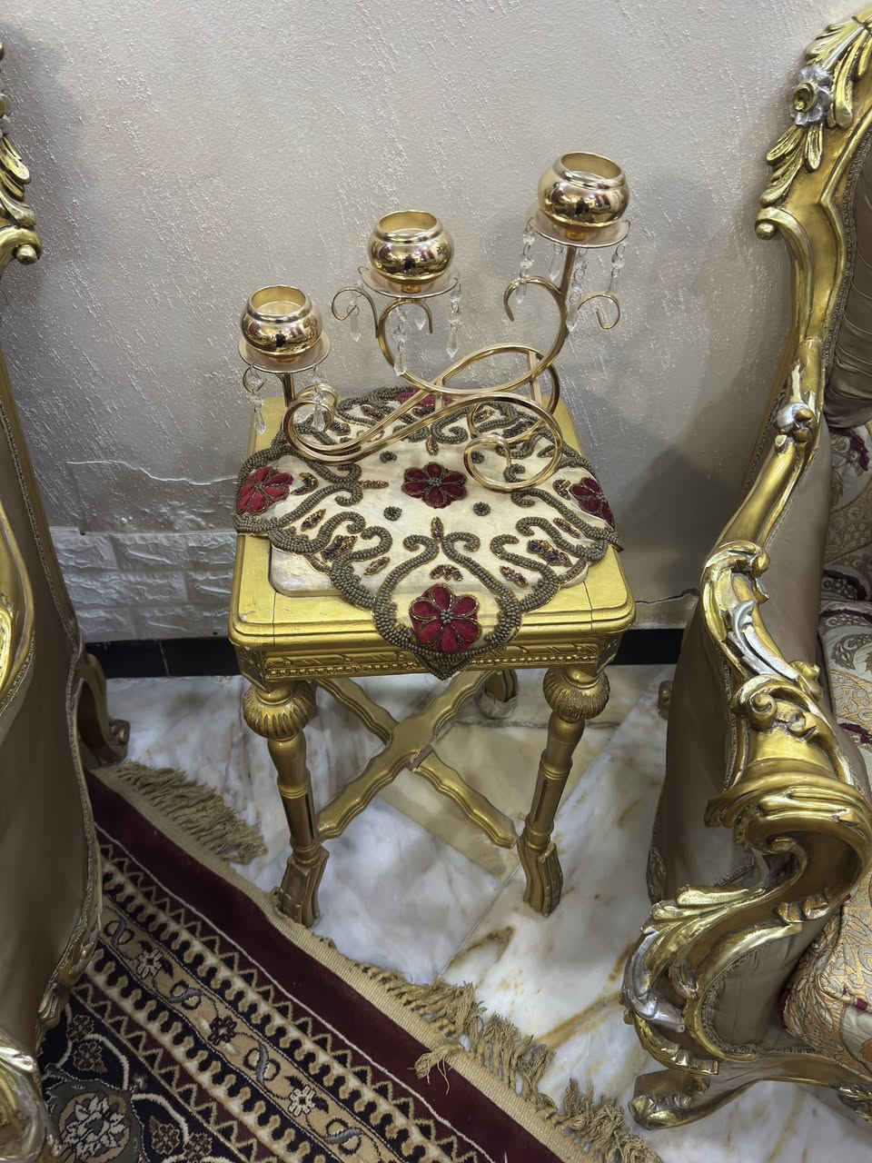 تخم 14 مقعد مصري دمياطي مع السبالت والزوالي والفاترينه كامل يعني ابيع شلع غراض كامله
المكان بغداد
***********
