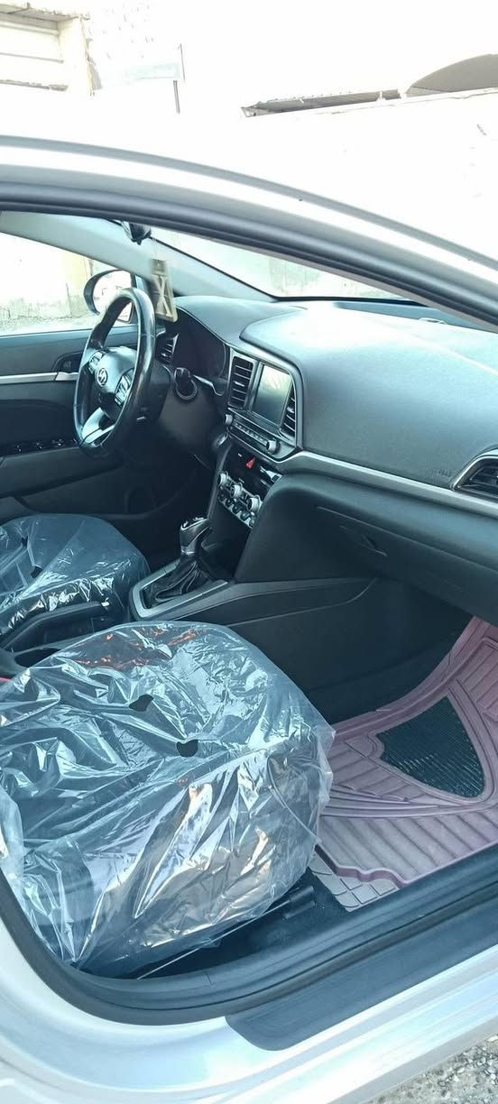 النترا وارد امريكي 2020 حادثها جاملغ وبنيد بدون دبديل فقط البنيد مبدل ابلادي والباب الخلفي الأيمن مفتوح لغرض تطبيك فقط سياره ليبل واحد بيها مكانات صبغ وبيها سونر موجود بسمي سنويه ورقم جديد مكينه 2000 مكفوله على وضع شركه شرط وكير ال دي سعرها 128وبيها مجال لشراي سياره فول واقبل مراوس مواصفات *********** مكاني الدوره
