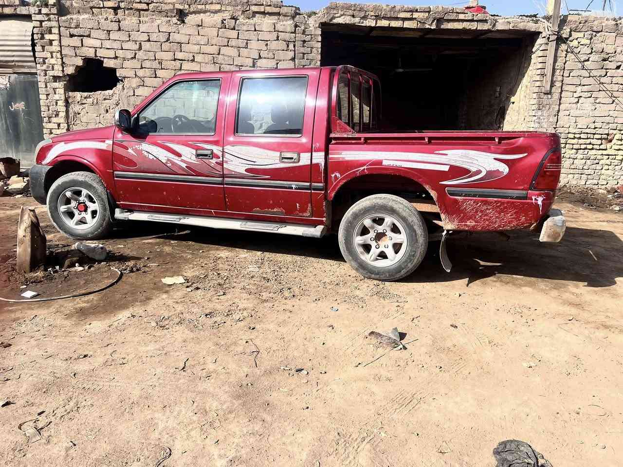 سلام عليكم ورحمه الله هاي السياره مديل ١١باسمي مصفره من الهيئه والغرامه حداديه جديده ونضافت السياره كدامكم نقصه فقط حصيره مال البدي بيه خياس ‭٠٧٨٠ ٣٤٠ ٧٩٥٠‬ سعره ٤٣وبيه مجال
