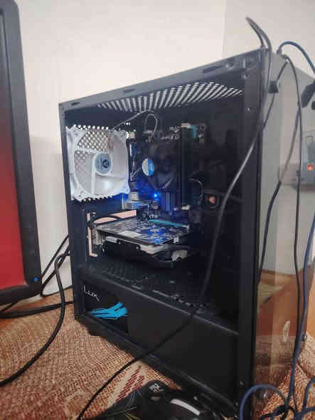 السلام عليكم شباب pc للبيع
 المعالج i7
رام 16
هادر ssd 128.  Hdd 500
كارت شاشة amd rx560
نضيفة ومرتبة ومناسبة للاستخدام الشخصي رقمي *********** للتواصل كربلاء
