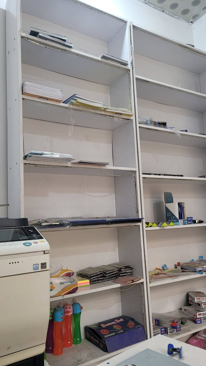 فاترينات mdf عدد6قطع  ارتفاع ٢.٥ متر وعرض ١ متر عدد ٤
٢قطعة ظهر مفتوح وحدة عرض ١٢٠ وارتفاع ٢ متر والثانية عرض ٦٠ وارتفاع ٢ متر الفاترينات مع انارة شريطية اصلية..


**إذا كنت صاحب هذا الإعلان وتريد حذفه لأي سبب، رجاءا أرسل رسالة إلى الدعم الفني**