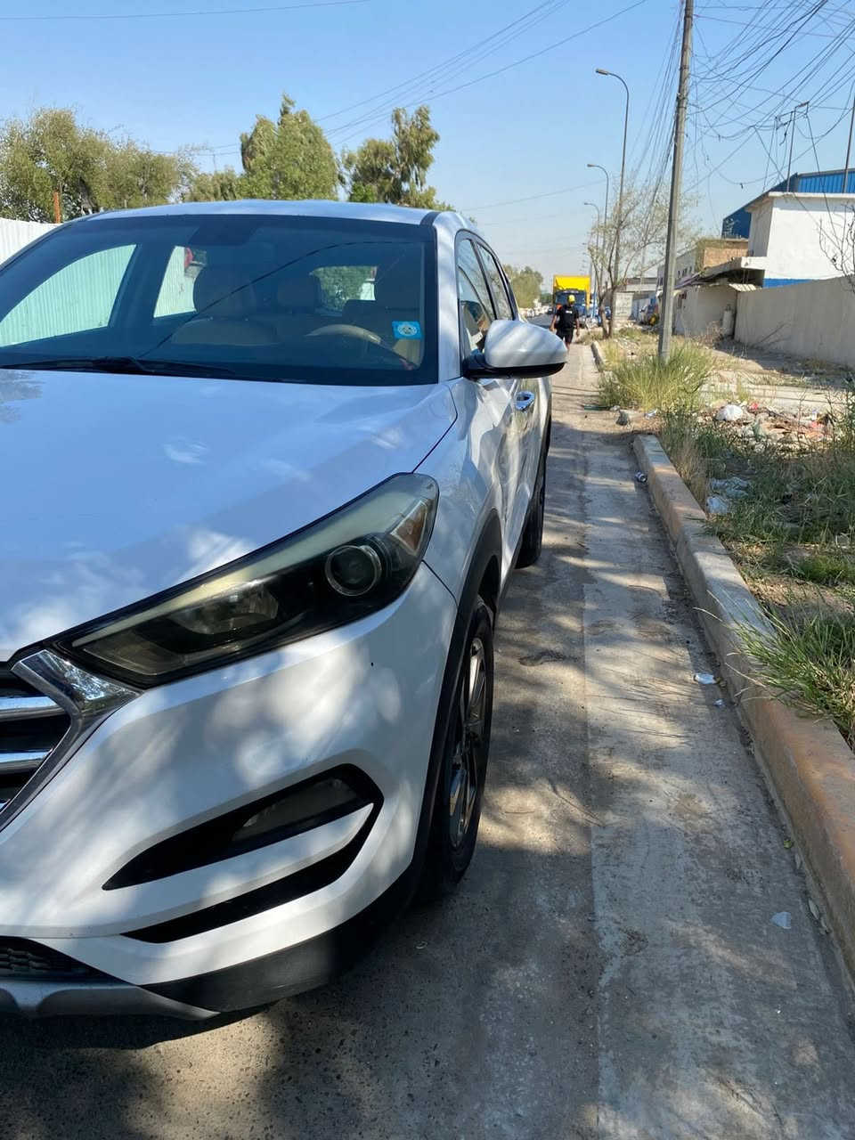 السلام عليكم 
جمعة مباركة 
توسان وارد امريكي2017
حادث بنيد مبدل نفس الون
حساسات تحكم استيرن
كامره شاشه
محرك 2000 
السياره جاهزه
يعني السياره بدون صبغ
السعر 155 وبيه مجال بسيط
العنوان بغداد القاهره
***********
