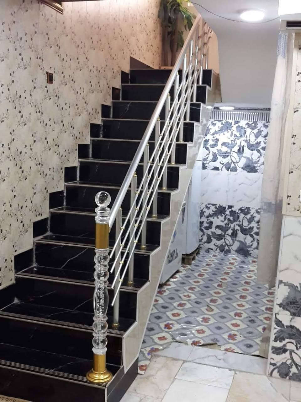 السلام عليكم
بيت 100 متر للبيع خاف حسينية 270 دار طابقين 3 غرف نوم وصالتين وصحيات ومطبخ للاستفسار  الاتصال على الرقم  ***********
