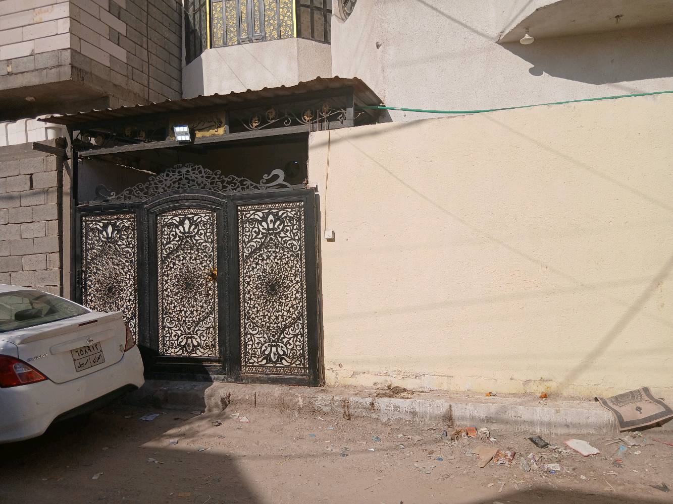 بيت لبيع في الفيروزيه شارع سبعه 
يحتوي على اربع غرف منام 
طابقين بناء درجه اولى منطقه هاده خدمات متوفره قريب على اااربع سيدات 
مساحه ١٤٣       
بيع او مراوس ابيت طابق واحد اقل سعر