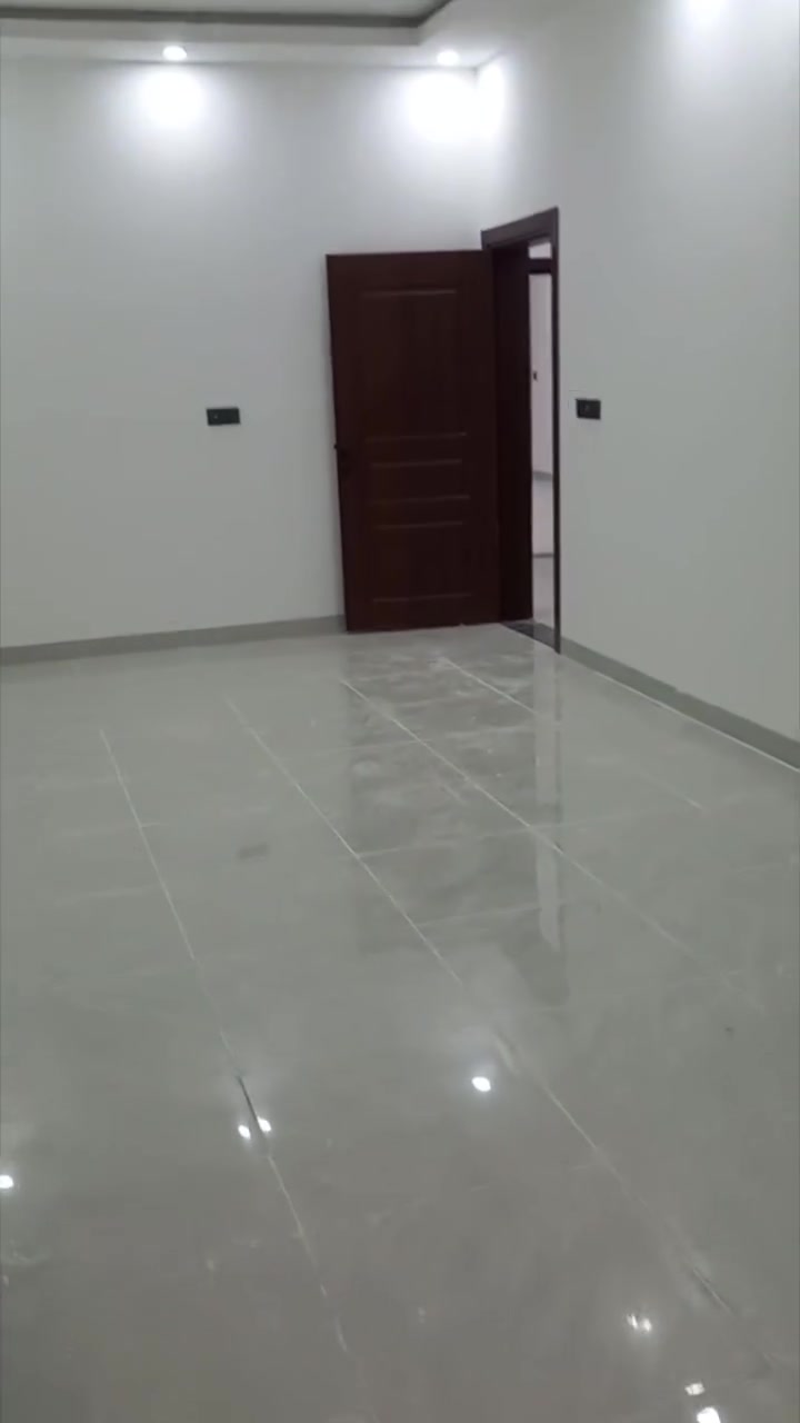 شقه زيرو طابق اول مصعد ٢٤ س لايجار مقابل قاسم ابو الكص مساحته ١٢٠ م تحتوي على ٢نوم كبيره وصاله ومطبخ معزول وصحيات الغرف تحتوي على شبابيك على الشارع الاتصال على *********** و***********
