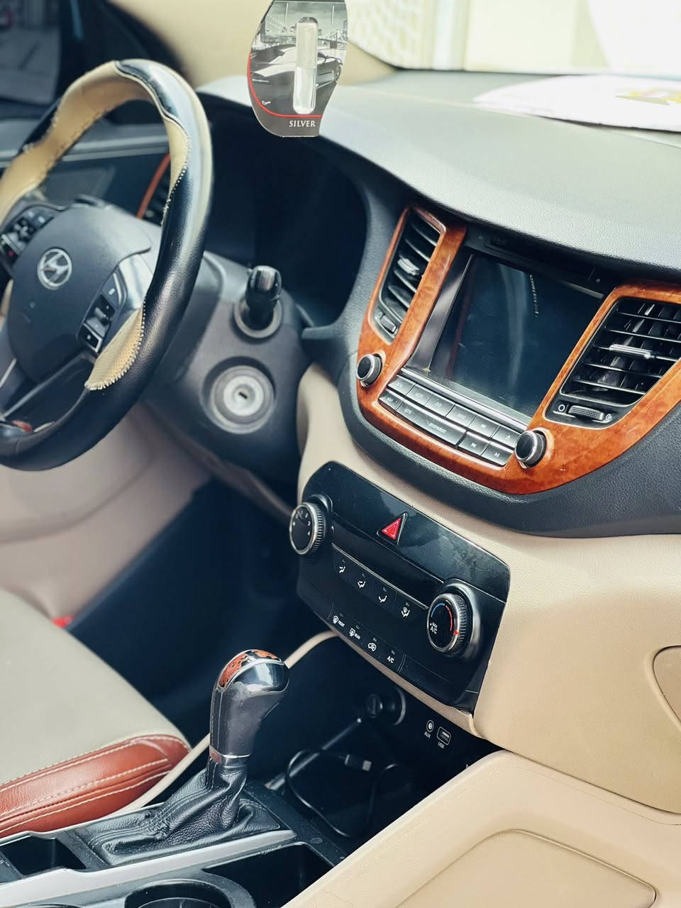 🚗 للبيع | هيونداي توسان 2017

🔹 الموديل: 2017
🔹 الوارد:خليجي
🔹 اللون الخارجي: أبيض
🔹 الداخل: بيج جلد أنيق
🔹 الصبغ: أحزام فقط
🔹 الحالة: ممتازة جدًا – استخدام نظيف جداً 
🔹 السعر: 146 $

السيارة جاهزة للاستخدام، فحصها يرضي، ومناسبة للعائلة والسفر 

📞 للتواصل:
***********
