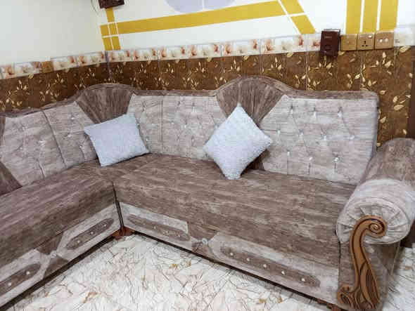 يالله تخم ديوان 7امتار تفصال حطاطه مو سوكي  مستخدم شي قليل اي عيب مابي ويا4كوشات  السعر 300بي مجال العنوان كركوك حي العروبه قرب جامع الامام علي  الشراي يجي خاص او يتصل *********** مو شراي لا تعبني
