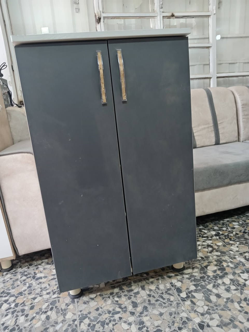 اللهم صل على محمد وآل محمد الطيبين الطاهرين
تم وصول حاويه أثاث منزليه مستخدم اخو الجديد نضافه فول
العنوان كربلاء الحر القادسيه قرب الحديقه
واي استفسار ***********
