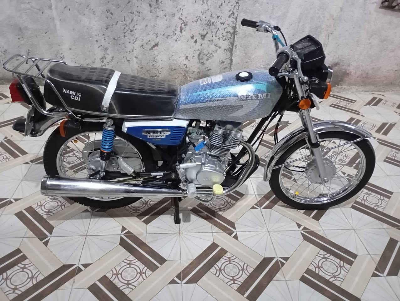 سلام عليكم دراجه للبيع ايراني 23نامه شلامجه الاصلي 
دراجه زيرو رقم ابيض بصره بسمي رقم انكليزي مكاني بصره قضاء الدير رقم الهاتف ***********
