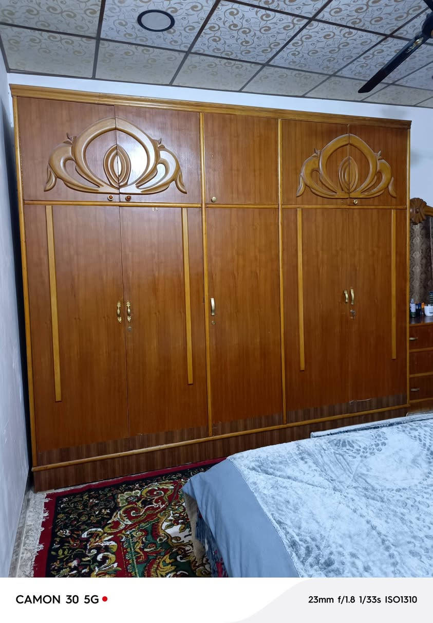 غرفة نوم للبيع  السعر  350  الشراي يتواصل ع هذا الرقم ***********
