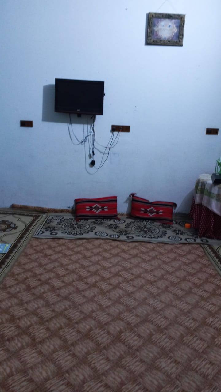 دار للبيع مساحه 125 متر  بالشهداء قريب عل مدارس صينيه 
غرفه وصاله ومطبخ واستقبال وحمامات داخليه وخارجيه وتشاريف وسطح شتايكر بناء جديد 
اساس كونكريت سكف عكاده 
عايز فقط ارضيه ومحجر درج
الحي جاهز كهرباء او ماي ومجاري  فقط تبليط وارصفه بعده ما كامل الحي 
للعلم البيت محجوز اسكان مطلوب اقل 30 مليون 
السعر الكلي 88  الاسكان يبقن وره مشتري وتدفع 58 
القصد شهري 175 الف 
الاستفسار اتصال 
***********
