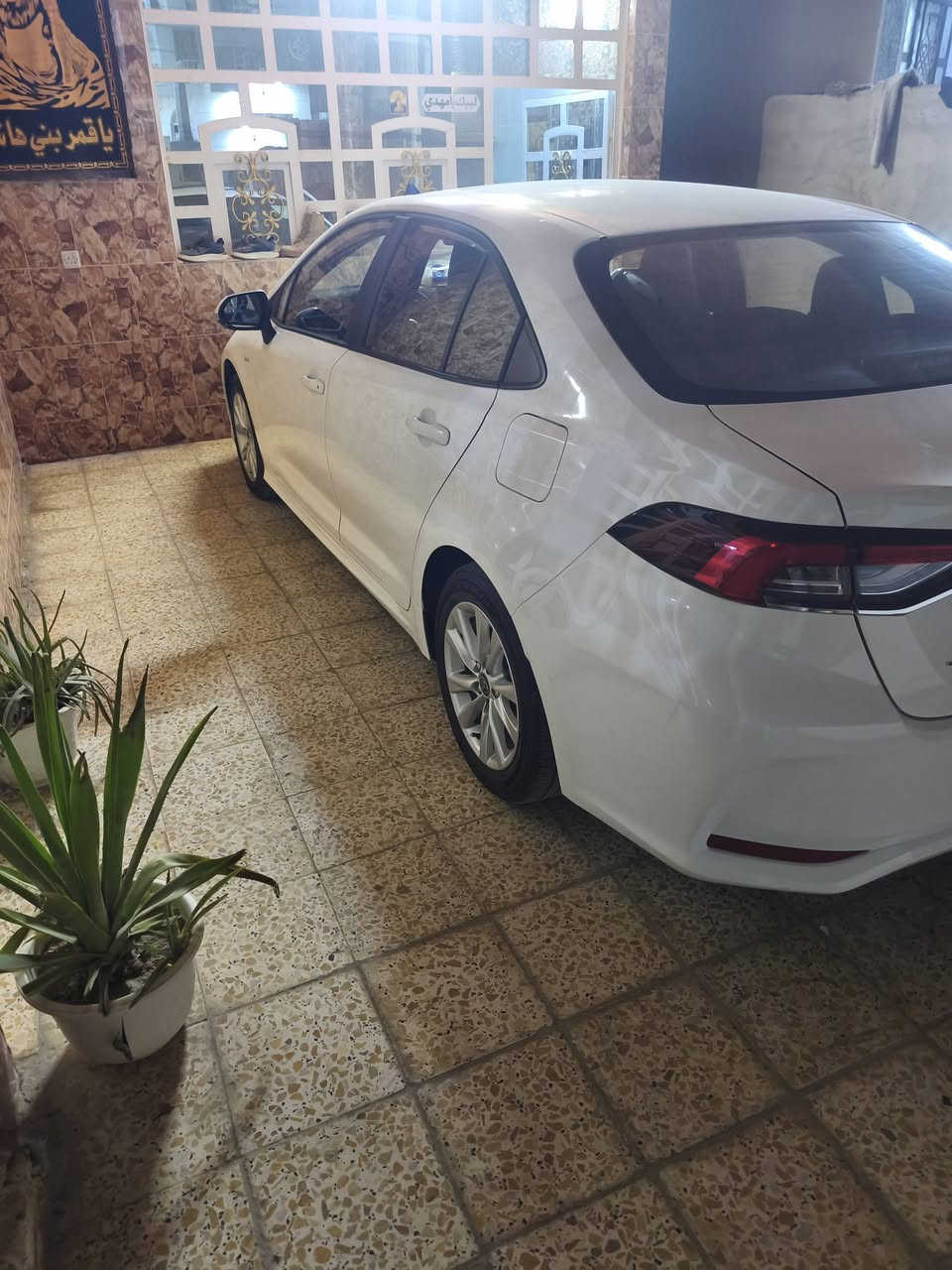 سلام عليكم كورلا هايبرد مديل 2025 ماشيه 2000ونص زيرو بعده بدهن الشركه زرلغ مابيهه مكفوله كفاله عامه بسمي تحويل ثاني يوم رقم بغداد مكاني بغداد *********** السعر 157 وبيهه مجال
