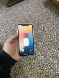 ايفون اكس ار • ذاكرة ٦٤ • بطارية ٨١