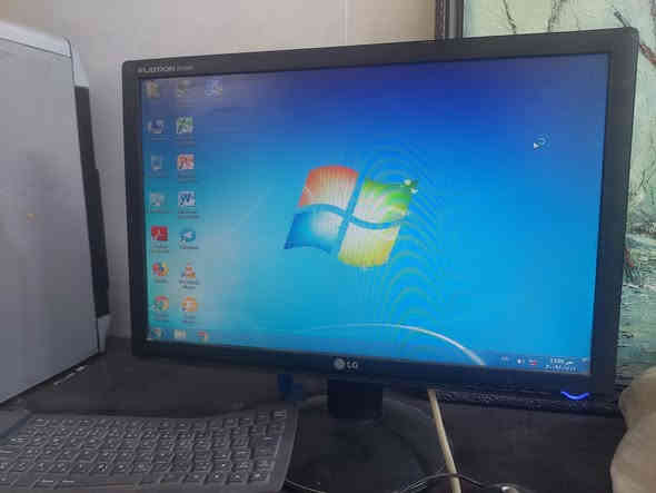 للبيع حاسبة مكتبية مواصفات عادية شغالة 100% ، رام 2 gb 
السعر 125 الف
بغداد حي الجامعة 
***********
