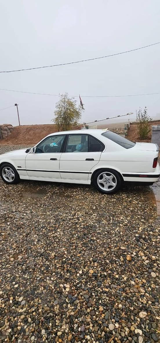 سلام عليكم ورحمة الله من رخصت الادمن بي ام 525 اصل بدون ضرر السياره فول توماتيك سلايت جمات كهرب داخل اوف ويت جلد السياره احلا من صور كبون بنزين بيها السياره تبريدها ثلج ومتعوب عليها السعر 68 ومجال بيه حك الجيه ***********
