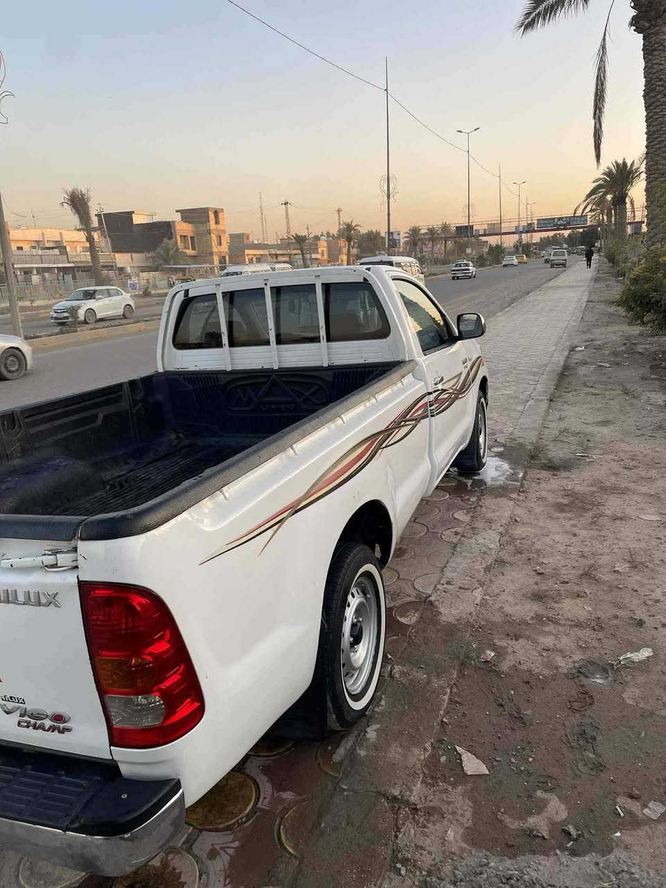 سلام عليكم هايلوكس البيع موديل 2011 رقم بغداد خمسه جنكال مكان محموديه سعر خاص وتفاصيل رقم الهاتف ***********
