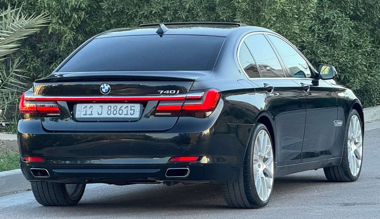 BMW 740 F01 2010  بي ام دبليو
خليجي / باب طويل
صبغ قطعتين فقط. بدون ضرر بدون حادث 
جميع الايرباكات سليمة
السيارة محدثة البجم 2015 و البك لايتات 2020
و داخل محدث شاشة و كيجات هم شاشة
المواصفات :
- فتحة سقف SunRoof
- صندوق كهرباء
- انارة ترحيب
- كشنات جلد + تحكم كهرباء
- كشنات امامية خزن Memory
- كشنات تدفئة امامي + خلفي
- بردات ابواب + بردة خلفية كهرباء
- دشبول خياط 
- ستيرن كهرباء
- مري قلاب 
- شاشة وسائط و ماوس تحكم
- حساسات اماميه / خلفية
- وضعيات قيادة Drive Modes
- هاند بريك بصمة 
رقم بغداد الجديد سنويه و هزه جدد تحويل مباشر 
محرك و كير جاهز صدر امامي خلفي جديد
السعر 168 ورقه ماكو هيج سعر بالعافيه للياخذها 
عنواني بغداد / الكرخ
***********
