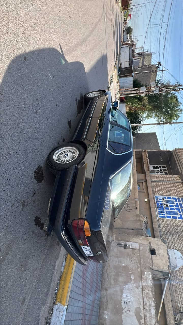 سلام عليكم بي ام 735موديل 91 ب اسمي رقم انكليزي محرك خير منن الله صدر امامي خلفي جديد تخم تاير جديد مابيهه اي ضرر فقط البگ يأخر بيع السعر 39 وبيهه مجال مكاني بغداد الحسينيه للاستفسار ***********
