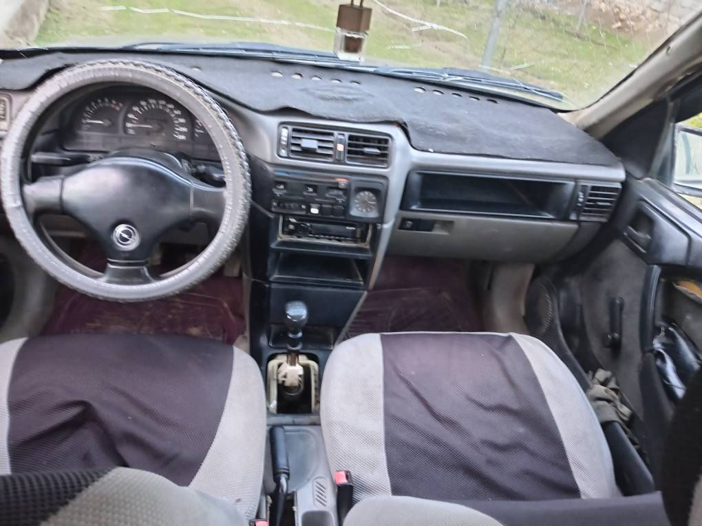 فكترا حجم 20 موديل 1990 رقم دولي سنوية الى 30 كابون إلكتروني تاخذ مصور لحين التحويل صبغ جمالية  ضررها سقوط بلوك عالسقف من جهة السائق وقت التحرير طخم تاير گير ومحرك بحالة جيدة هناك بعض الملاحظات 
السعر 37 وبيها مجال ( شرط التحويل) 

***********
