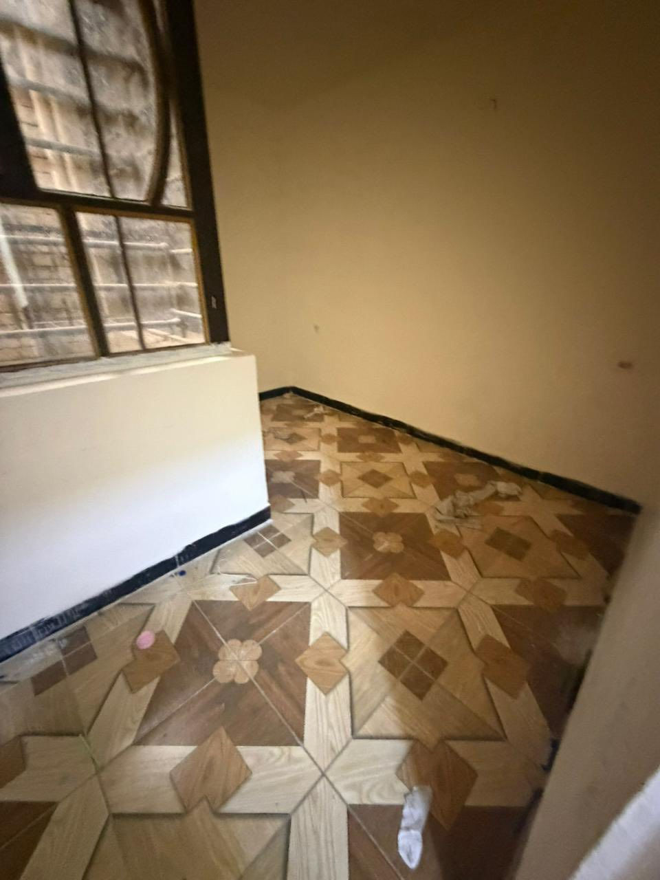 لليجار مشتمل ٥٠ متر سيديه مربع كهرباء يحتوي صاله مطبخ ٢ نوم وخدمات صحيه ايجاره ٦٥٠ الف 
***********
