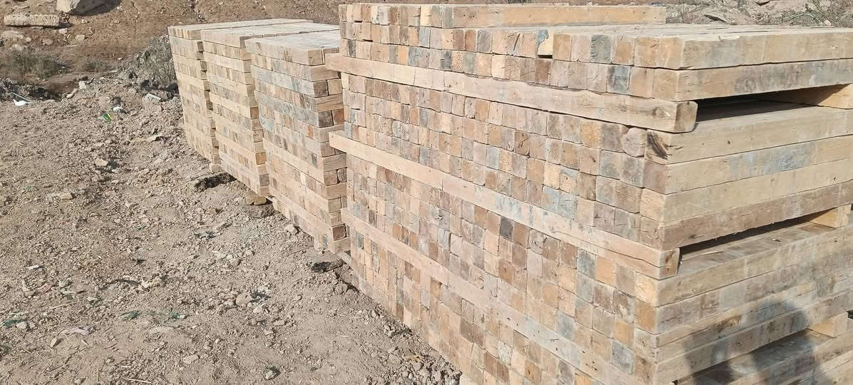 خشب للبيع جميع القياسات بغداد الحسينيه ***********
