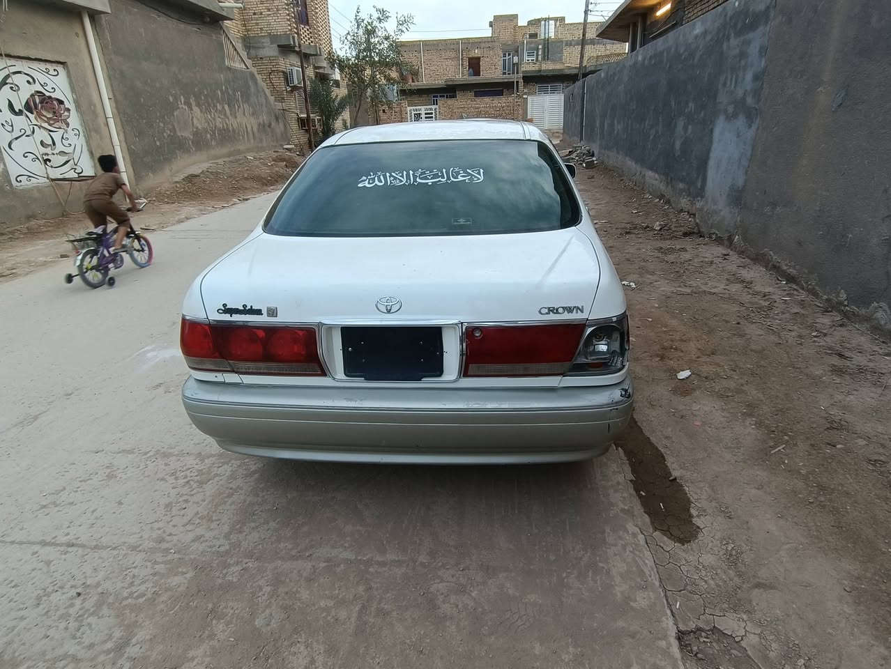 السلام عليكم للبيع ملكه كلك ( ادوات) 2003 كصتين  سياره جاهزه كهربائيات شغاله تبريد ثلج 🥶
 تخم تاير جديد  حداديه 85% محرك كير مكفولات بيها محرك VVTi 24 بيها بس الكفر مال البكلايت الخلفي مكسور بس شرط يشتغل كله  مكاني ناصرية *********** للاستفسار سعرها 30 وبيها مجال للشراي سياره اقتصاديه جدآ
