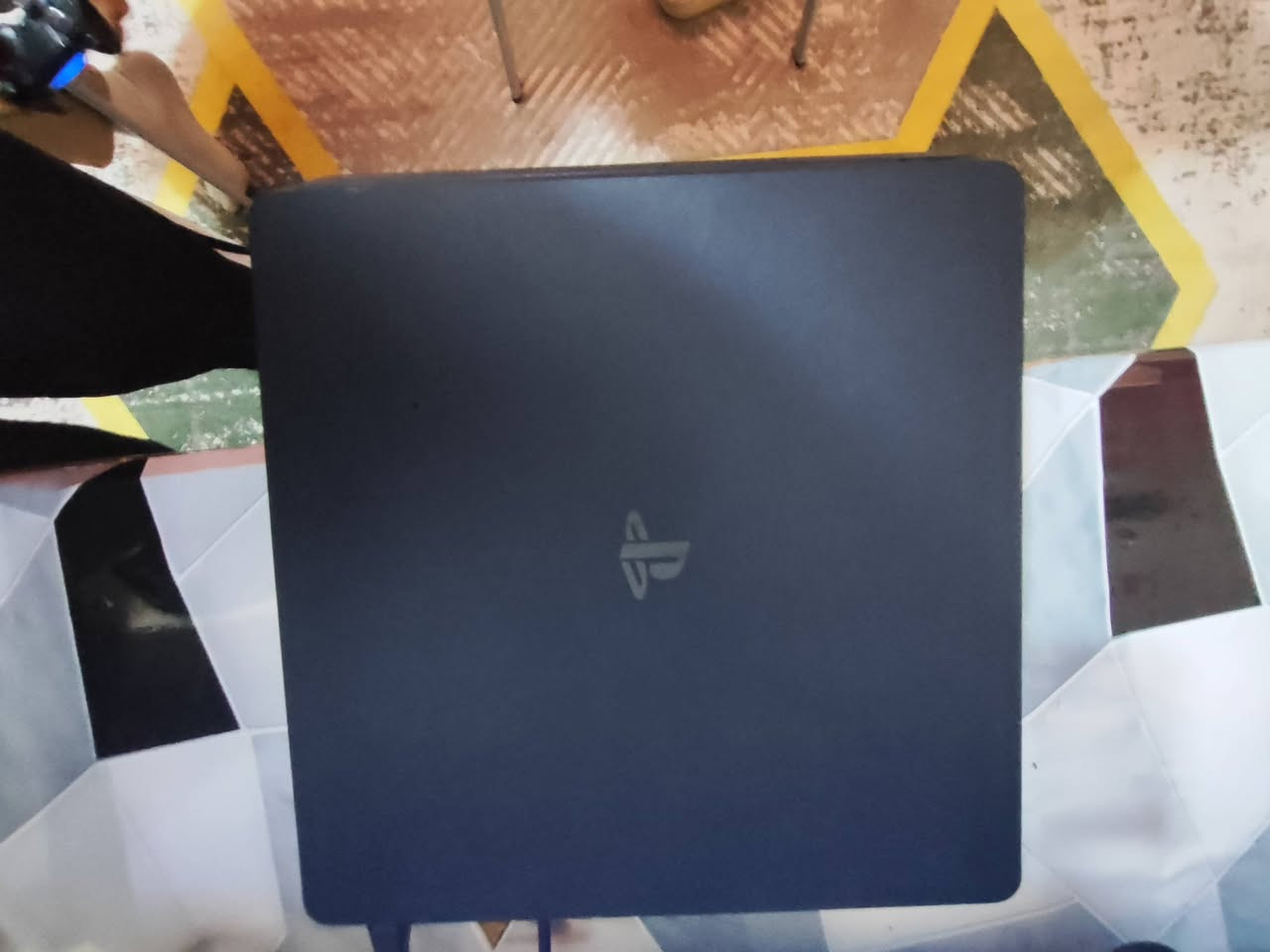 السلام عليكم بلي 4 سليم اونلاين مع 4 العاب وقرص GTA التحديث 13.4  مع يدتين إصليات  مع يوبيس 850 يبقى 25 دقيقه مستخدم 4 ايام  السعر 315 وبي مجال  للتواصل الاتصال على هذا الرقم***********
