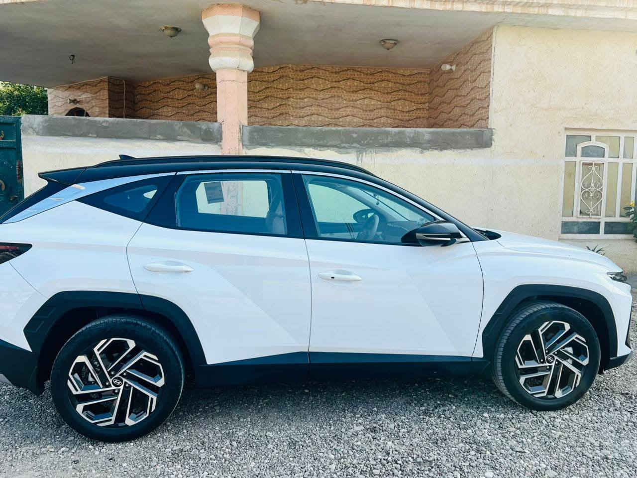 هونداي توكسان خليجي (2025) أبيض.
ضمان شركة الاولى موتورز.

بعدها داخل الضمان.

ماشية (5.000) فقط على حالة الزيرو.

كفالة عامة  على حالة الزيرو.

فول مواصفات قمارة حديد.

كشن تبريد + ويل 19

رقم بغداد تحويل مباشر.

الموقع بابل 

السعر240$) وبيه مجال شي قليل 

للاستفسار الاتصال او مراسلة واتساب:-

***********
