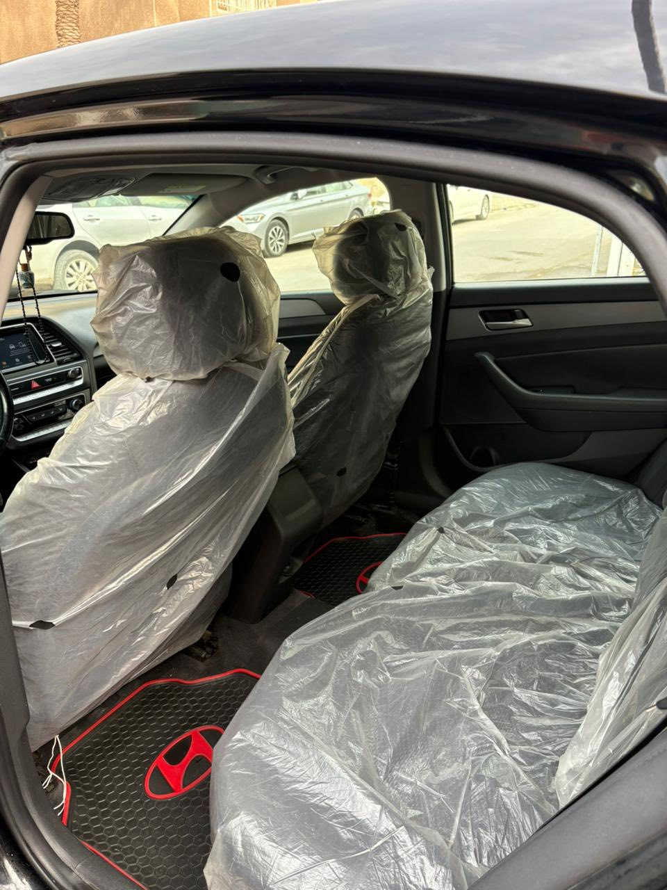 سوناتا 2018
نص مواصفات 
وارد امريكي بدون حادث في امريكا فقط دعاميه
بالعراق صبغ جاملغ خلفي بدون دواخل 
بصمه 
تدفئه كشنات
اشاير بالمرايه
نقطه عمياء
محرك 2400 GDI
مثبت سرعه
شاشه وكامرا بلادي 
لايت زينون 
كشن السايق كهربائي
ماشيه 74 الف
السونار مرفق بالمنشور
مكان السياره بغداد الشعب السريدات 
السياره بأسمي تحويل مباشر
السعر 129 بيهة مجال بصيط رقم ***********
