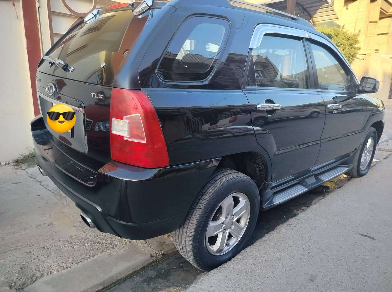 مقدمة 75$ والباقي حسب الاتفاق
سبورتج موديل 2009 رقم نينوى ألماني كوبون بانزين محرك 6 سلندر 
ضرر جاملغ خلف السائق بدون دواخل بدون ايرباك
محرك وكير شرط صدر امامي خلفي جديد تبريد ثلج
سيارة جاهزه 
العنوان موصل الأيسر 
***********
***********
