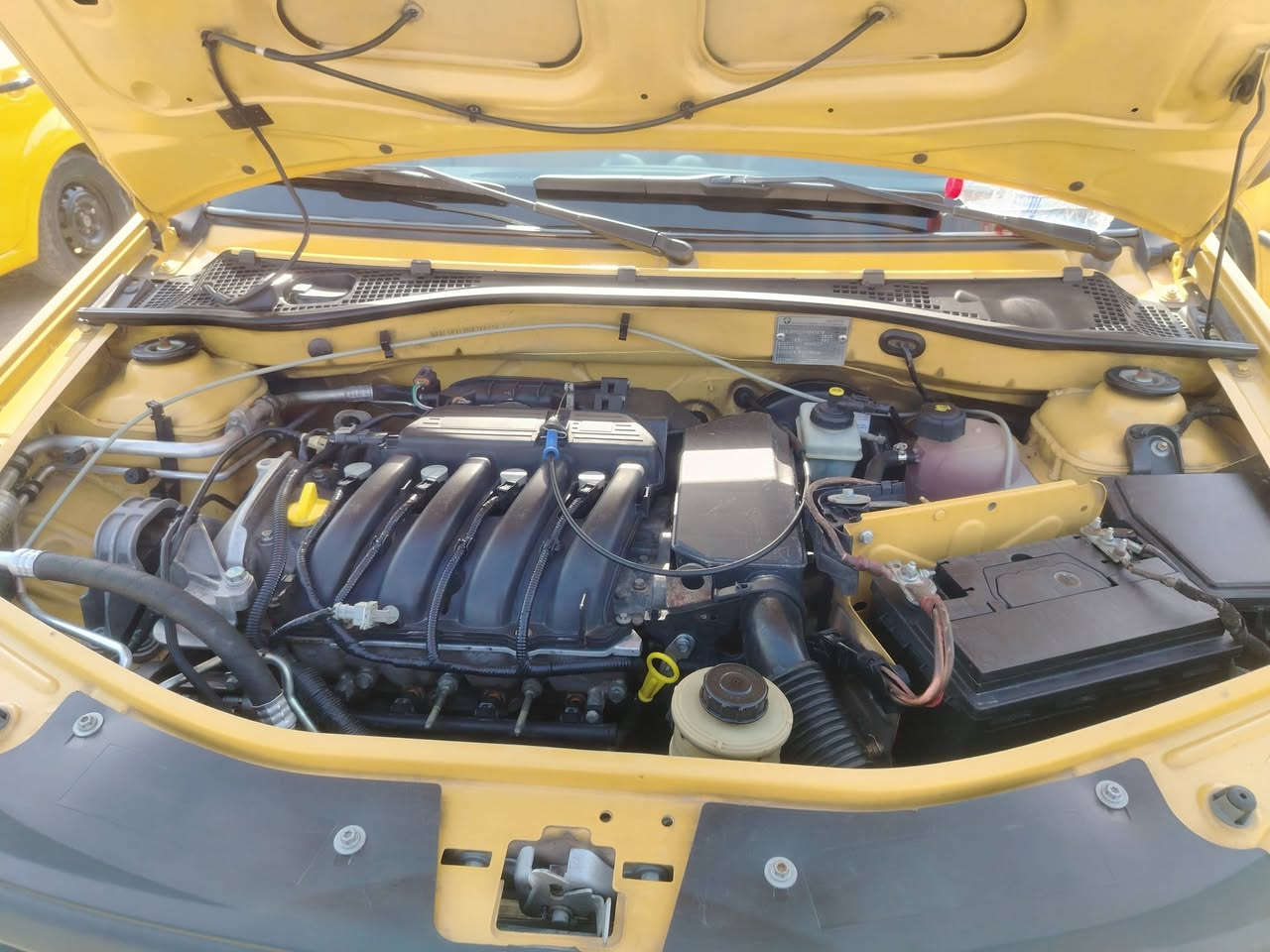 رينو موديل ١٧ مكفوله من الضربه وال صبغ محرك حاويه تخم تاير السعر٧٠ وبيه مجال قليل مكان بغداد اتصال *********** غير متواجد عل فيس
