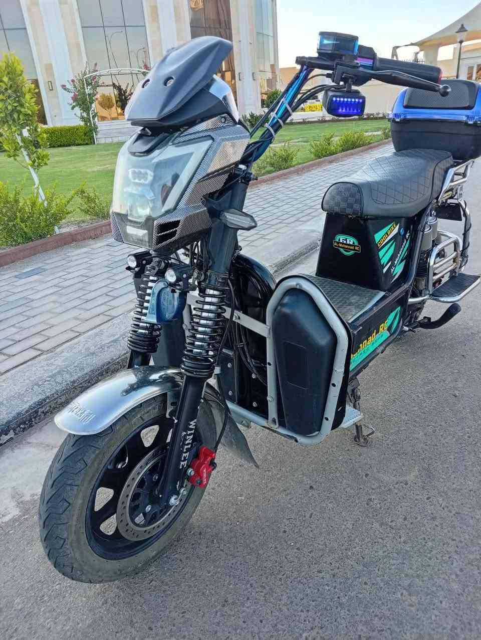 السلام عليكم 
دراجه شحن نوع جبلي  مستخدمه شي قليل بطاريات 6 شرط فحص اي نقص مابيه السعر 600 وبيه مجال التواصل واتساب أو ع الرقم *********** المكان الرمادي التأميم
