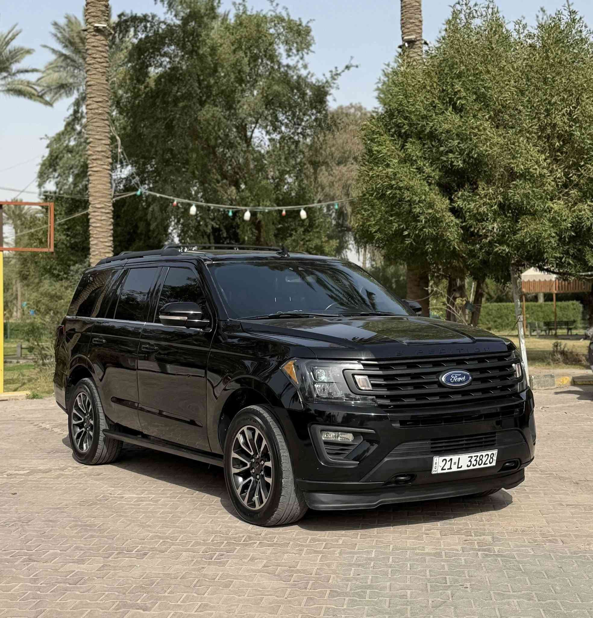 السلام عليكم
فورد اكسبدشن (لمتد )
الموديل : 2021 
ماشية : 55 الف 
المواصفات 
بصمة 
بصمة ابواب 
بانوراما 
تحكم ستيرن جهتين 
كروز سرعة 
شاشة 
كاميرات 360 درجة 
صندوك كهرباء 
كشنات جلد 
كشنات كهرباء 
كشنات تدفئه + تبريد 
كشنات الخلفية منفصلة 
ذاكرة خزن ميموري 
ستيرن هيتر + كهرباء 
المكينة 6 سلندر 
 3500 تون تيربو 
لايت زنون 
بلوجكتور زنون 
رادارات 
قيادة ذاتية 
تحديد مسار 
دوسات كهرباء 
سستم صوت سماعات 
الكير ماوس 
فور ويل 4x4
سايد بريك دكمة 
 3 قطع تبريد 
 7 راكب 
حساسات امامية + خلفية 
(رقم سليمانية الجديد بأسمي وكالة او تحويل )
((السيارة مظللة بالسنوية ))
الحادث : جاملغ + بنيد + جاملغ خلفي + باب ) 
السيارة جاهزة من كلشي بدون اي نقص . 
السعر : 255 وبيها مجال 
العنوان : بغداد الكاظمية قرب مرور الكاظمية معارض جكوك معرض الرحمن . 
للاستفسار 
 *********** 
***********
