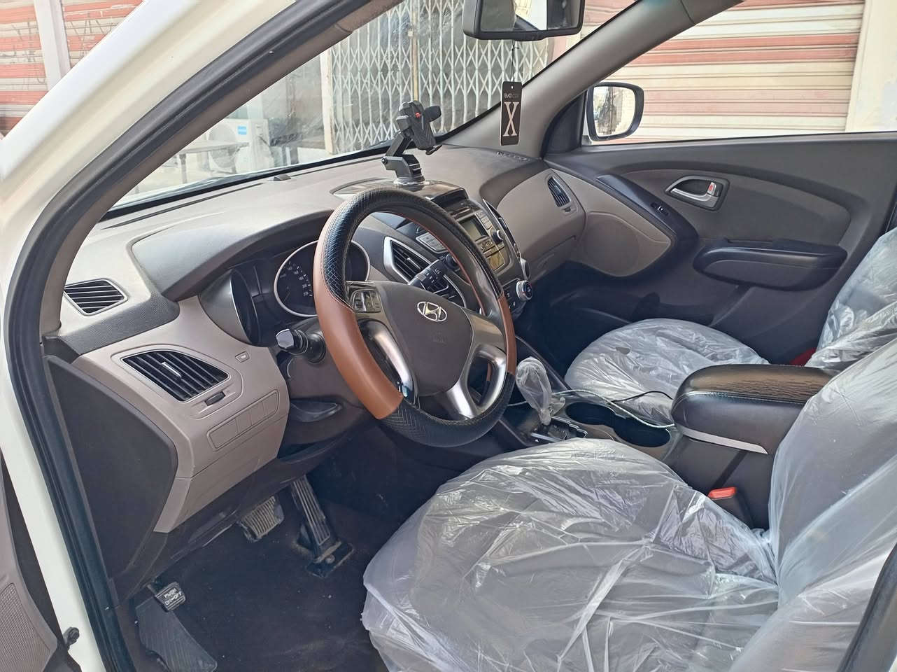 سلام عليكم توسان ٢٠١١ ((خليجي)) فول موصفات بنوراما أشاير بالمري داخل لونين
حساسات تحكم استيرن
السيارة جديدة
محرك كير مكفولات
صدر جديد تخم تاير جدد
تبريد ثلج تدفئه شغاله
رقم بغداد الجديد سنويه وهزه جديد تحويل مباشر
بيها صبغ بس جامرلوغ وباب الباقي كفاله عامه عل فحص
مكان ديالى بعقوبه
السعر ١١٨ وبيها مجال

***********
