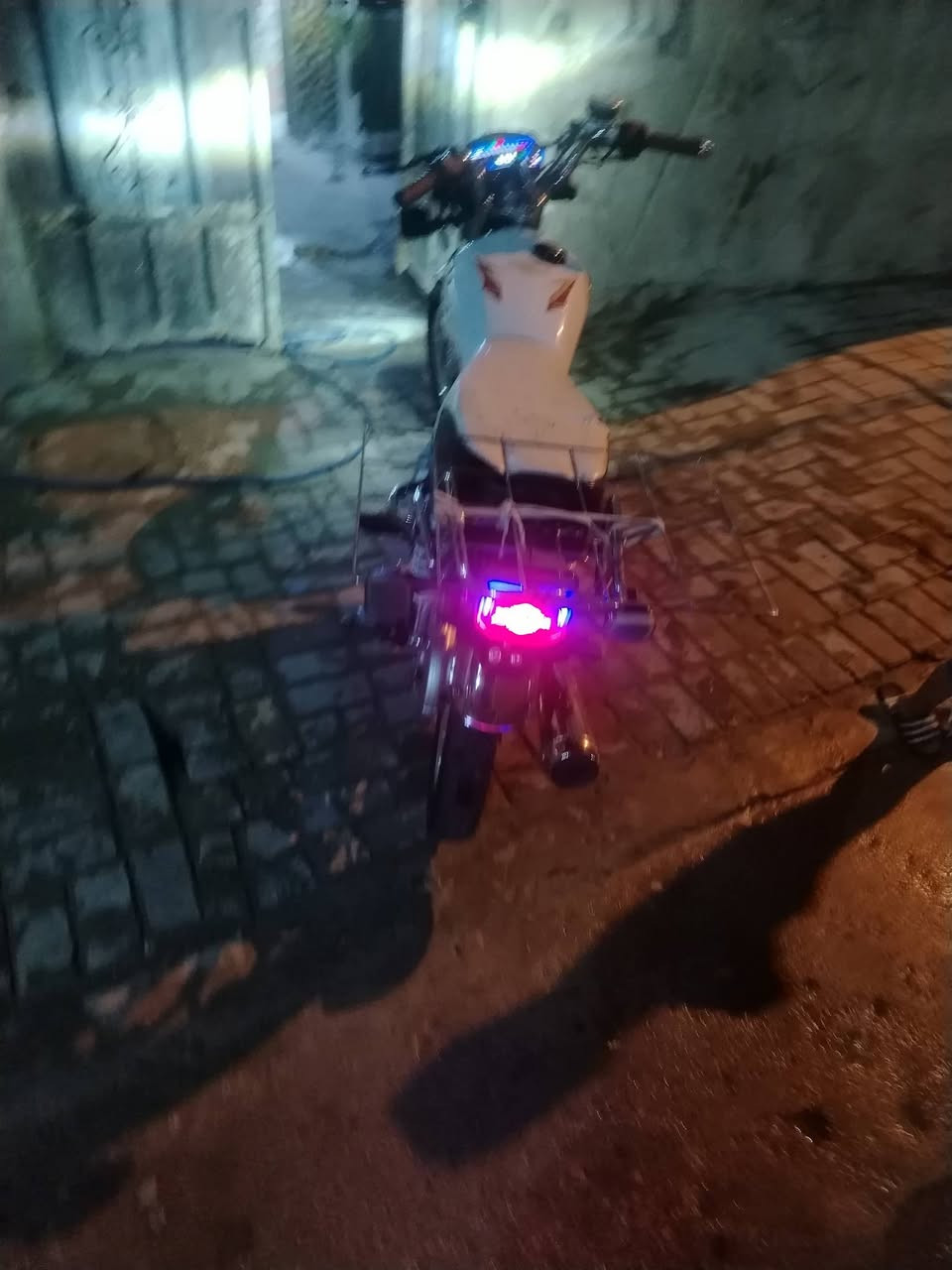 ***********
2025
٨٠٠
