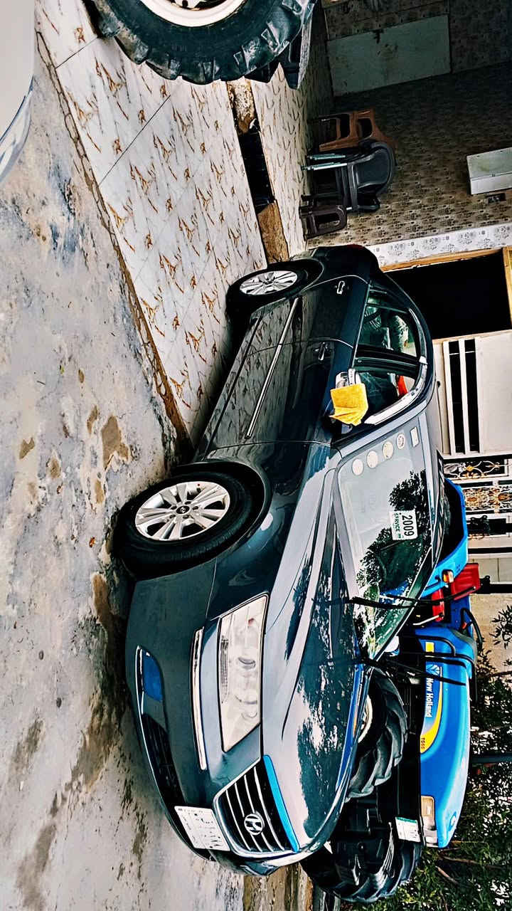 سلام عليكم للبيع سوناتا 2009 وارد امريكي سياره جاهزه من كلشي تخم تاير صدر جديد كير ومحرك شرط الفحص تبريد ثلج سياره صبغ حزام جماليه شرط بدون دواخل للاسفتسار *********** واسط الزبيديه
