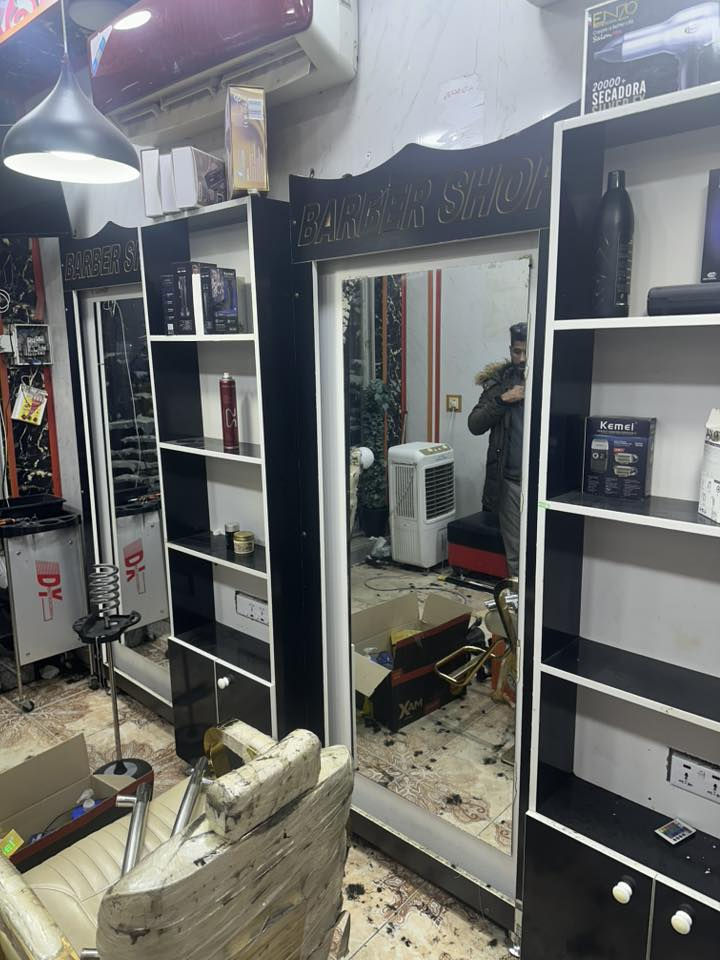 للبيع عربانه مرايات اثنين كراسي ثنين نضافتهن٩٥مسطبات اثنين  اخوان الغراض جدد بس صار فتره متروكات كلهن اتراب ***********
