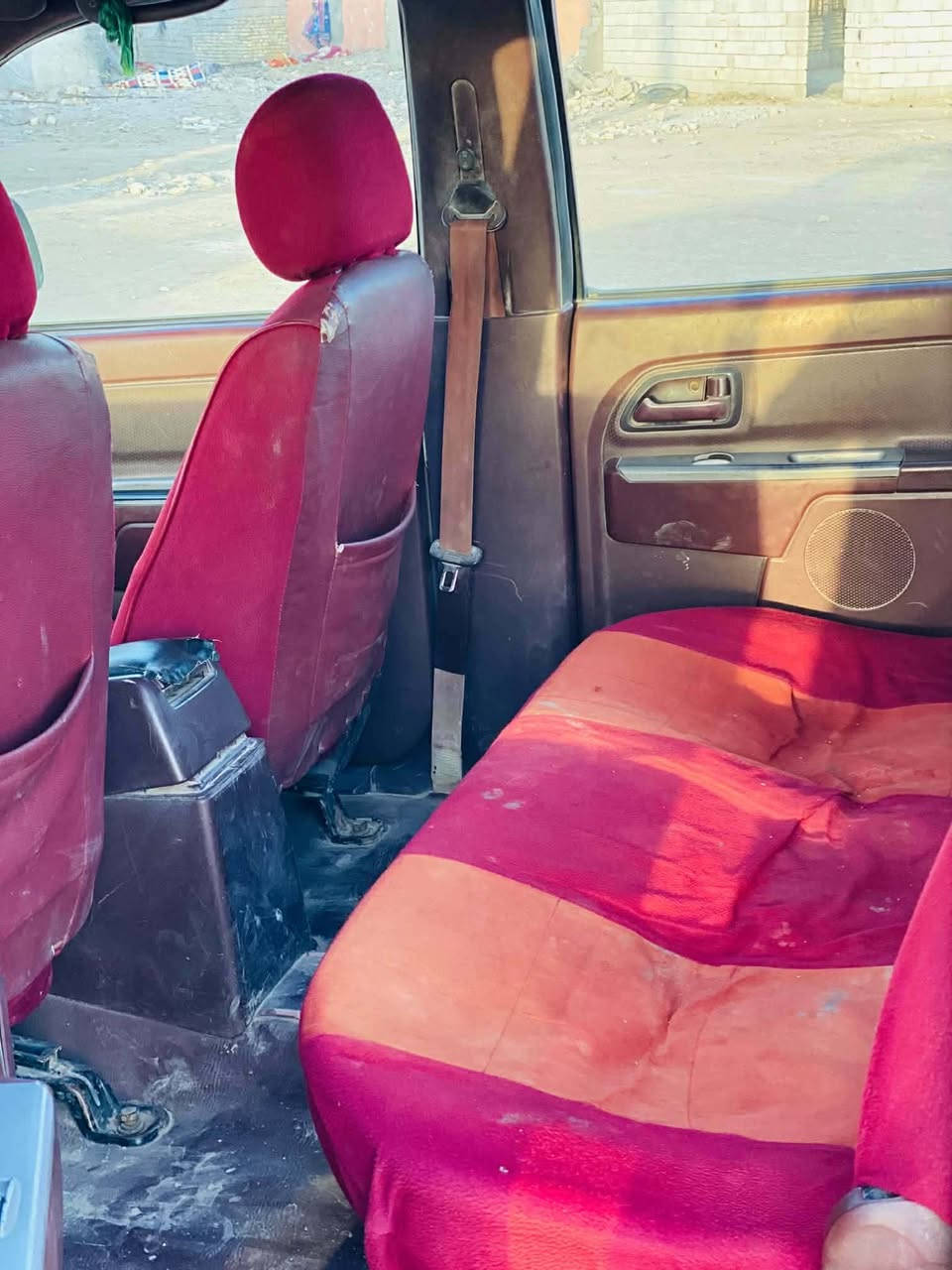 سياره البيع كريت ويل موديل 2014رقم مثنئ انكليزي  سياره مكفوله  من ضربه وتبديل وكص محرك وكير شرط تبريد شغال حداديه جديده سياره مال جناي سعره 68وبيه مجال رقم الهاتف ***********
