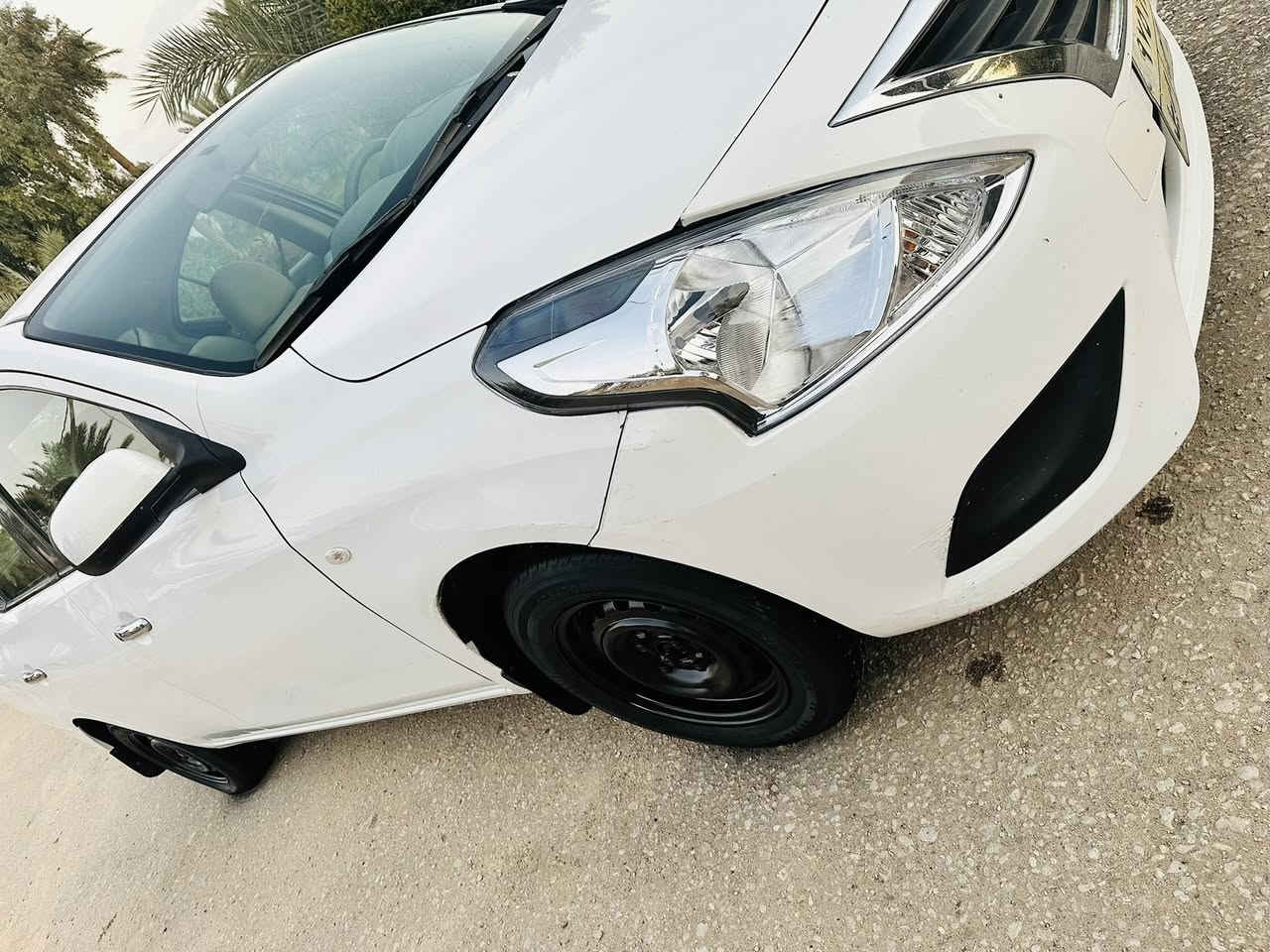 نيسان سني للبيع موديل 2018 ام البليته الزركه المرغوب مكفوله ماعدبارد بسيط رقم اربيل بس شركه سنويه ساقطه جاهزه مابيهه اي نقص
تخم تاير حداديه
تبريد تدفه 
جام اوتو باتري جديد 
ماشيه 134
مكان حله 
سعر 95 وبيهه مجال 
***********
