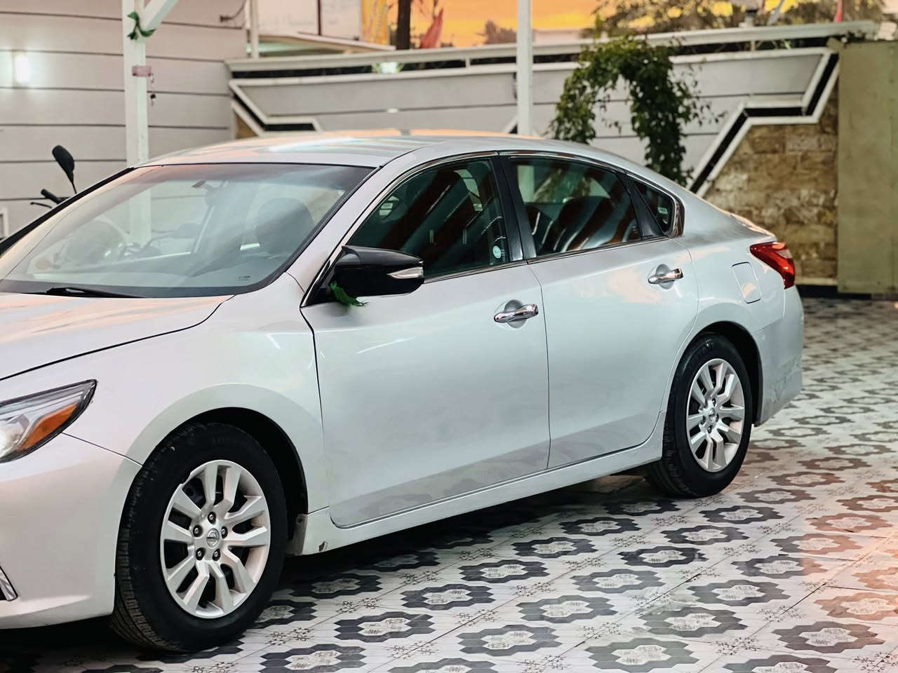 السلام عليكم
* نيسان التيمه[2017] رقم اربيل بسمي تحويل ثاني يوم

* المواصفات :
[ بصمة تشغيل _ بصمة ابواب _  
تحكم استيرن _ مانع انزلاق _ كاميرا خلفية _ مثبت سرعة _ 
كشن كهرباء ]

* محرك 2500 _ 4 سلندر 
* بجم كبس(مكفول) _ حادث  2قطع (بدون دواخل) مثل ما موضح بالصور

السعر130

مكان السياره/ ديالى الخالص سراجق
***********
