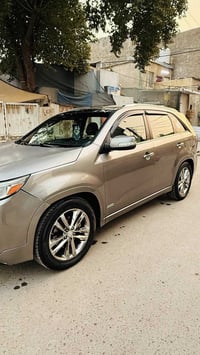 كيا سورنتو 7 راكب موديل 2014 مكفوله 1/1 فول مواصفات 6سلندر بصمه مري شف...