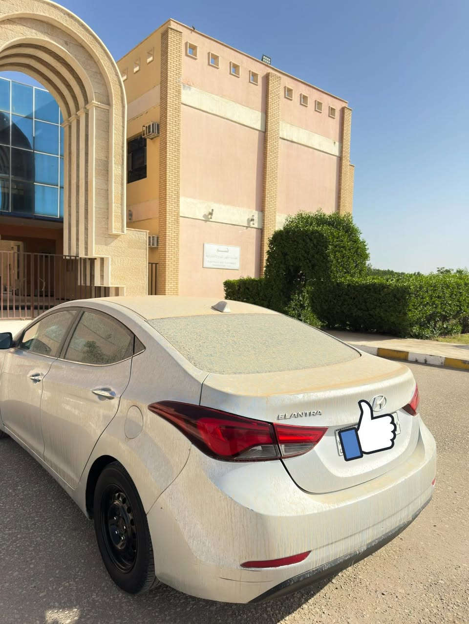 اللنترا 2016 وارد امريكي باسمي تحويل ثاني يوم  رقم ذي قار حره
ضربتها جاملغ خلفي سياره فول عدا الفتحه 
بصمه كشنات جلد تخم تاير تبريد سياره كامله
للاستفسار الاتصال ***********
