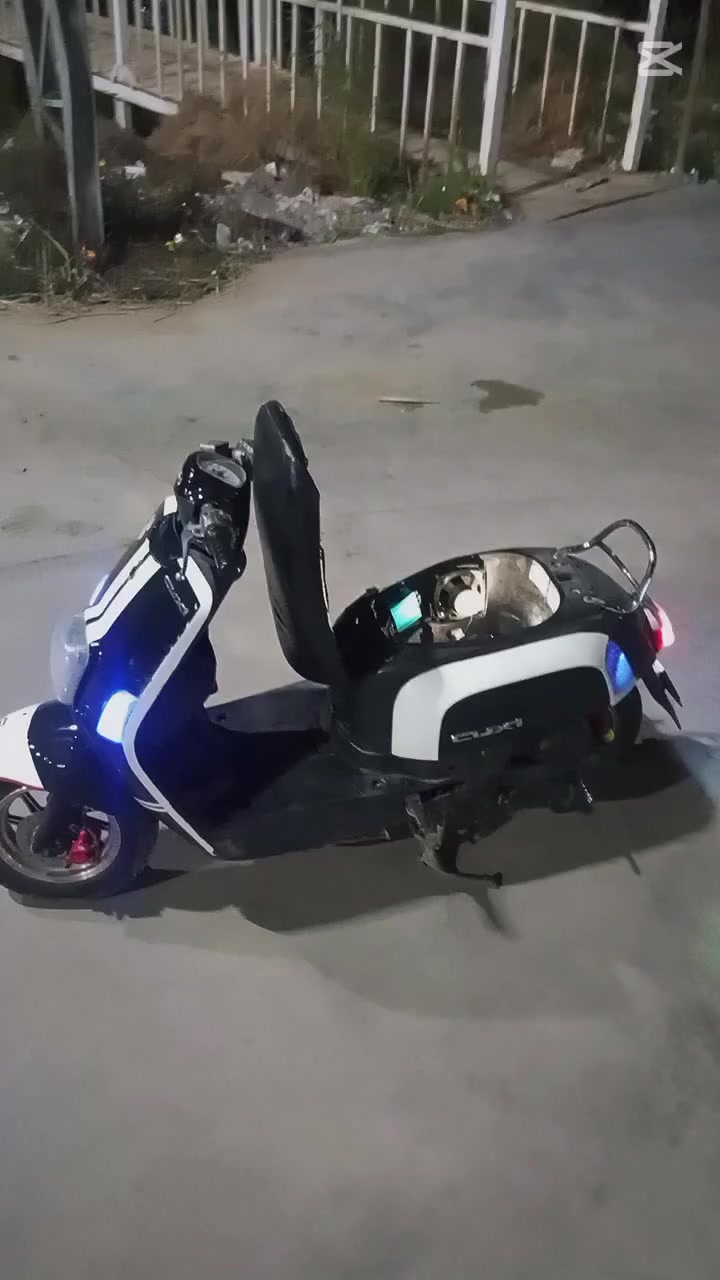 السلام عليكم دراجه ماكس بوليسي للبيع الدراجه مفتوحه 55شلعه او معدل كهربايته كله شغاله سلف شغال عوزه باتري هندر شغال الدراجه نضيفه او حلوه العنوان ناصريه سوك الشيوخ المو شراي لا يراسل التصال عل رقم ***********
