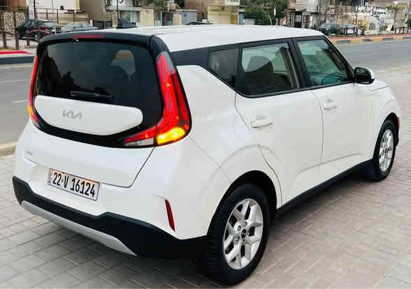 السلام عليكم ((للبيع فقط بدون مراوس))                
كيا سول ( موديل 2023 ) ( الشكل الجديد )
 ( بجم كبس ) ( بدون ايرباك ) ( لون ابيض )
رقم اربيل  ترقيم جديد هزه فحص كله جديد
بسم شركة معروفه وكاله او تحويل مضمون100‎%‎ 
هزة مال السيارة 100‎%‎ ( السيارة جديدة جدا )
ضرر السيارة جدا بصيط شخط بلبابين والجاملغ بجم كبس بدون اي دواخل بدون ايرباك
( ماشية 35 الف مشي امريكا فقط ) ترقيم جديد
( موصفات S )
رادار جانبي نقطه عمياء  
محرك 2000 دوش  
رادار امامي. تنبيه توقف ذاتي
تحديد مسار 
اطفاء ذاتي عند التوقف السيارة
ويل كب بلادي شركة
تيرات نكسن بلادية مال شركة
شكن USB خلفي
شاشة حجم كبير + خزن ميموري 
نضام car play لعرض الهاتف والخرائط
فول تحكم ستيرن كروس سرعة
3 وضعيات قيادة
شاشة جبيرة
صندوك بصمة 
دسكات خلفي امامي 
ارضيات الشركة + كتلوكات الشركة
سبير وعدة الشركة
السيارة على وضعية الشركة
سيرفس كامل دهن+ فلاتر السيارة كاملة مكملة
لسيارة جاهزة بدون اي نقص واي مصرف مابيها  
مكاني بغداد / شارع فلسطين
اي ستفسار هذه رقمي/ *********** وتساب بغداد
