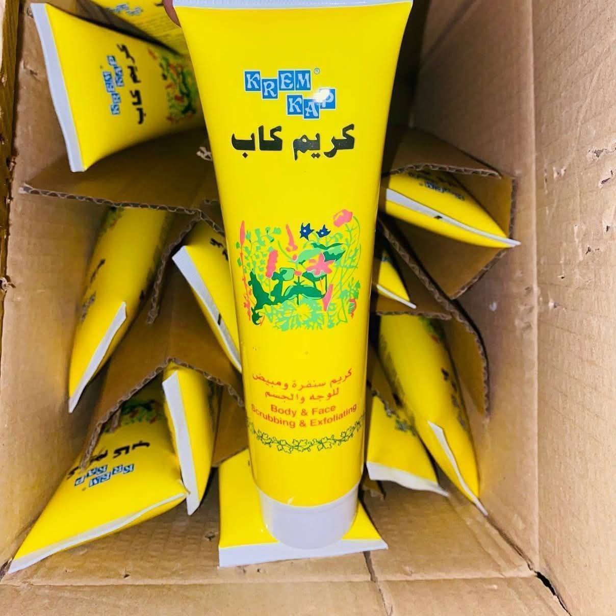 كريم سنفرة كاب
كريم كاب هو كريم تقشير وتبييض للوجه والجسم. يساعد على إزالة خلايا الجلد الميتة والشوائب، مما يجعل البشرة أكثر نعومة وإشراقاً. كما يساهم في توحيد لون البشرة وتحسين مظهرها العام فوائد كريم كاب يزيل خلايا الجلد الميتة بلطف، مما يمنح البشرة ملمسا أكثر نعومة تفتيح البشرة يساعد في تفتيح البقع الداكنة وتصبغات الجلد، مما يجعل البشرة أكثر توحيدًا في اللون تنظيف عميق يزيل الشوائب والأوساخ من المسام، مما يمنح البشرة مظهرا أكثر نضارة تجديد خلايا البشرة

سعر الدرزن ٣٠ الف
يوجد خدمة توصيل لجميع محافظات العراق ✔️✔️


**إذا كنت صاحب هذا الإعلان وتريد حذفه لأي سبب، رجاءا أرسل رسالة إلى الدعم الفني**