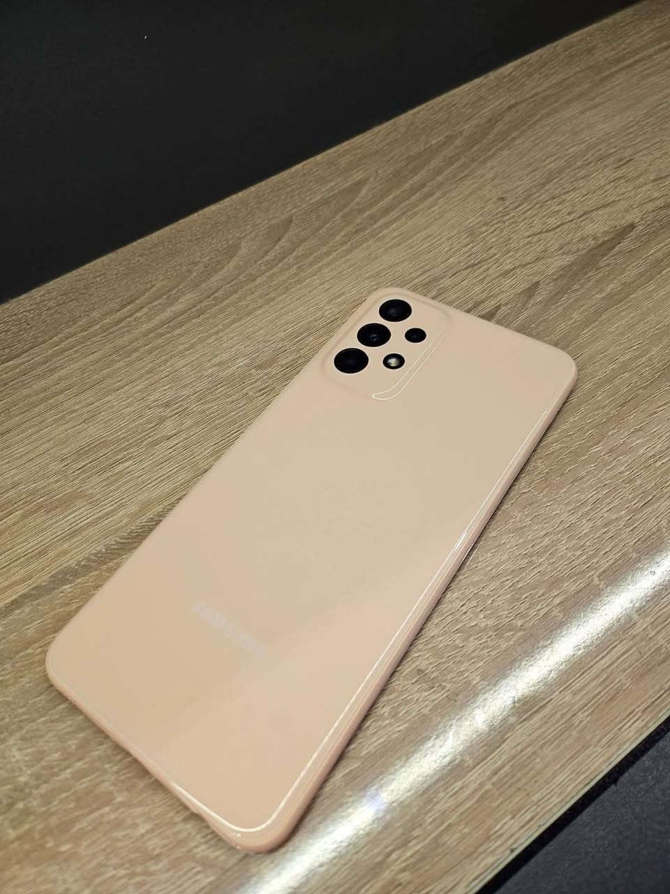 A23 سامسونج 💛
سعر 150 الف قفلة نهايته 
الذاكرة 128 رام 6 
شحن تايب سي سريع 
بصمة اصبع جانبية 
بطارية 5000 
العنوان بغداد البلديات 🌹
واتساب ***********
