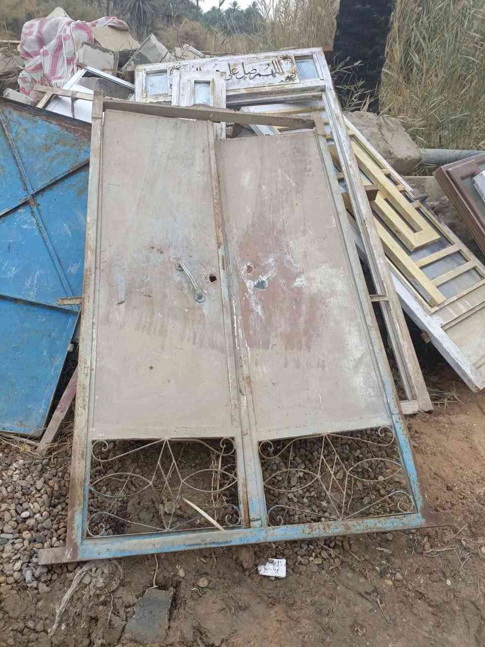 سلام عليكم ورحمه الله وبركاته
مثل ماهو موضح شبابيك وأبواب 

الي يحب يتصل ***********

وكذلك شيلمان بلجيكي سعر المتر 9000وبيه مجال للطيبين
المكان كربلاء المقدسة عطيشي
