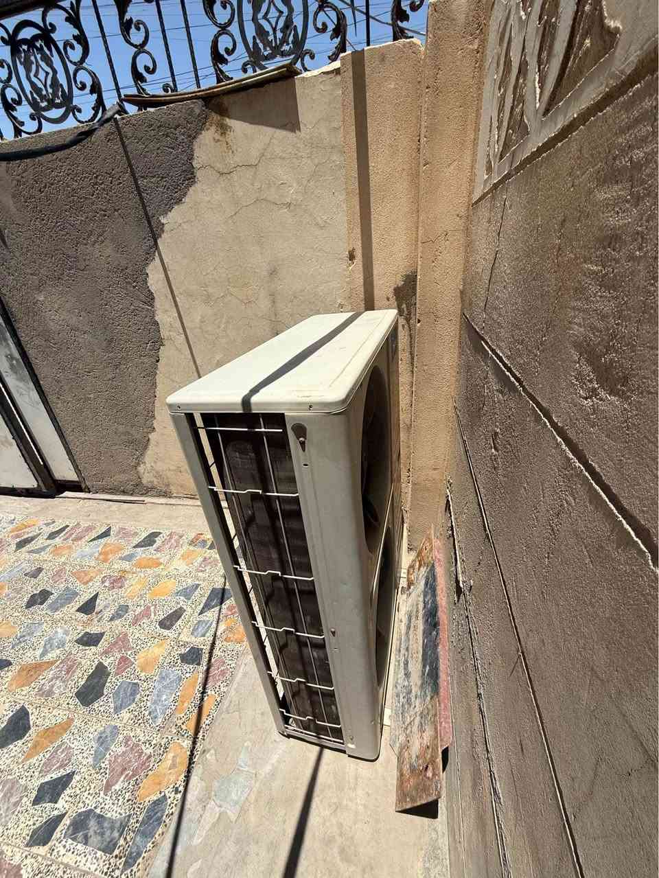 سبلت 5 طن 
شغال مابي عطل 

‭***********‬
لعنوان قطاع ٣٠ شارع مدارس عمارة, ميسان
