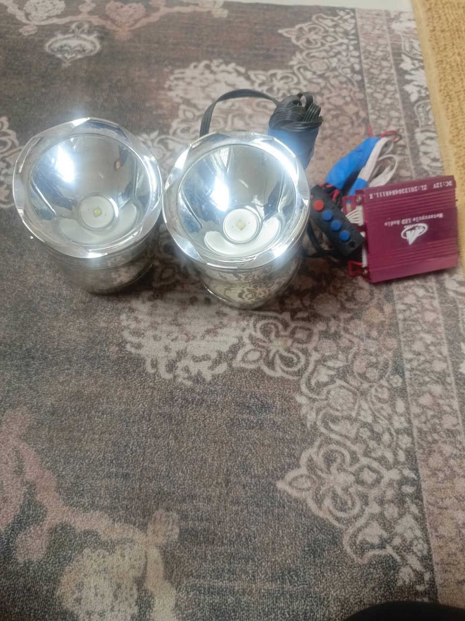 دشبول سبيسي ياباني الساعة مالته عاطله مع أم بي ثري نفس الوقت لايت وصارخة السعر 25 وبيها مجال أتصل وتدلل ***********
