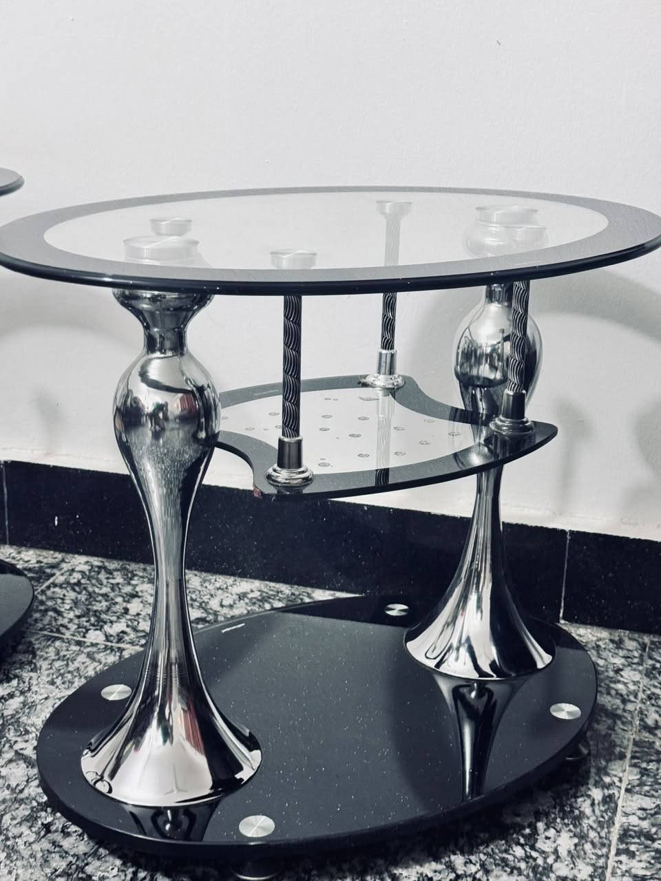 قيم باليرضي الله وبالعافيه عليك
بلازما نوع LG الاصليه بدون انترنيت 
ميز بلازما 
طبلات عدد 4 
1 كبيره 
3 وسط 
بغداد حي الجهاد 
للتواصل *********** واتساب
